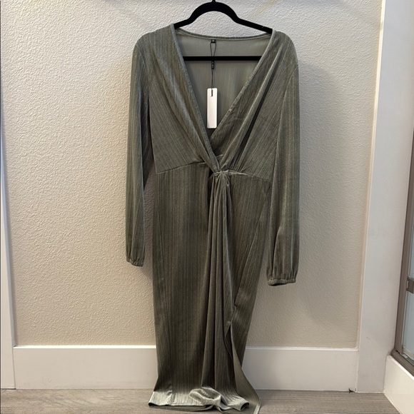 Elegant Sage Green Long Sleeve MIDI Dress - Picture 1 of 2